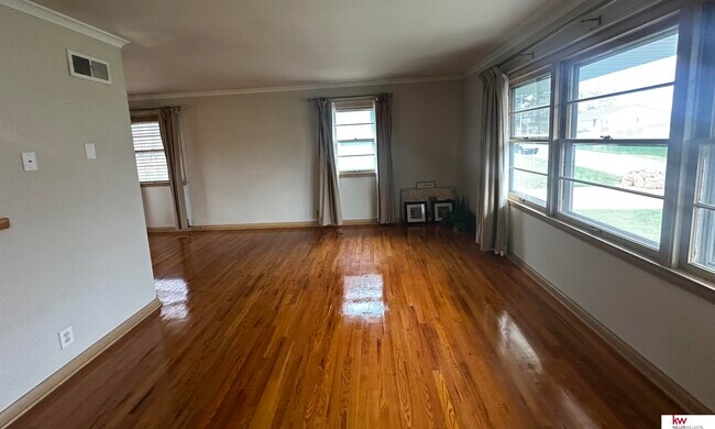 Building Photo - 5010 Castelar St