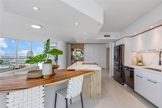 Building Photo - 6301 Collins Ave