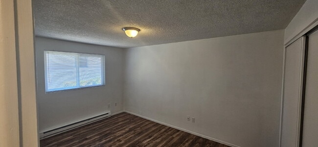 Building Photo - "Charming 3-Bed Duplex with Cozy Fireplace...