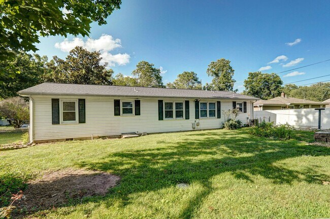 Building Photo - Adorable 3 Bedroom, 1.5 Bathroom House!