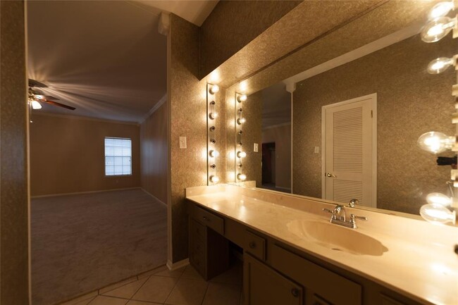 Building Photo - 3780 Tanglewilde St