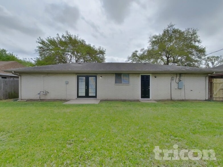 Building Photo - 6422 French Chateau Dr