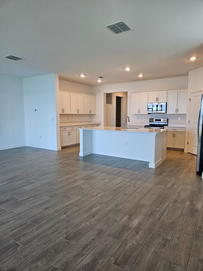 Building Photo - 8116 Shr Lk Dr