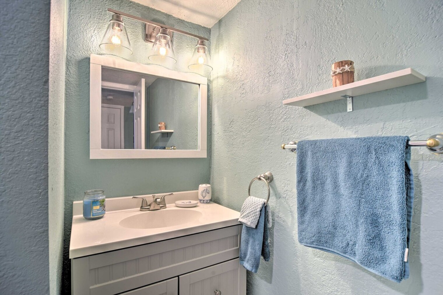 Building Photo - 8931 Blind Pass Rd