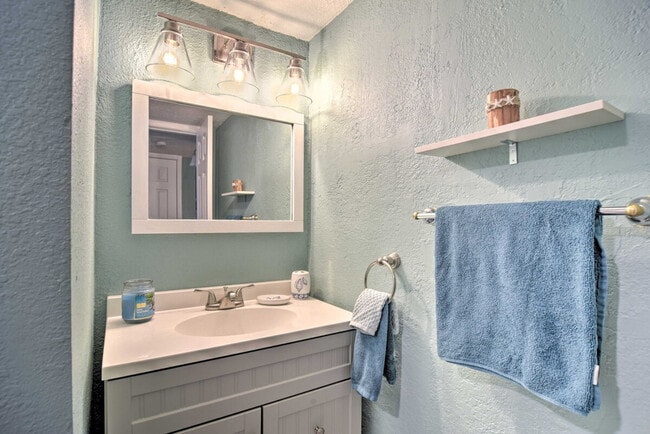 Building Photo - 8931 Blind Pass Rd