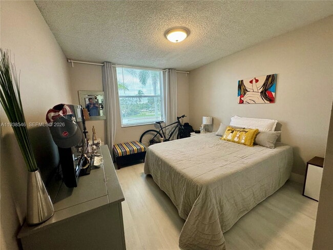 Building Photo - 2711 S Ocean Dr