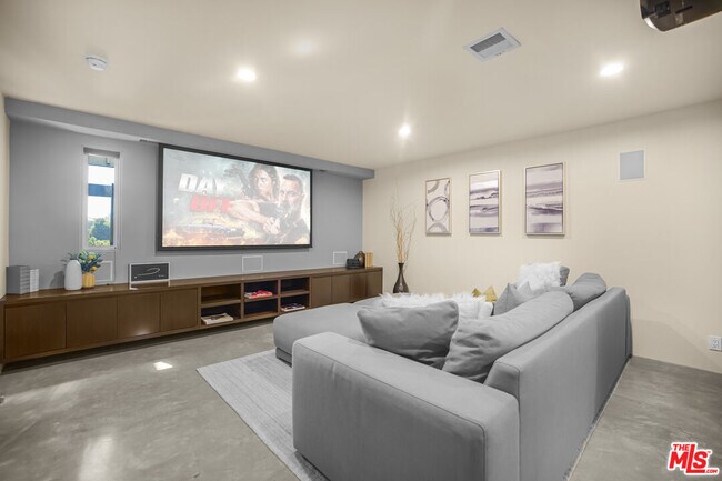 Building Photo - 9892 Beverly Grove Dr