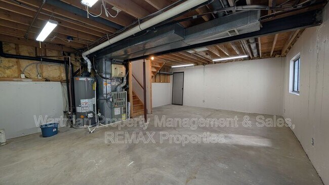 Building Photo - 5480 Mule Deer Dr