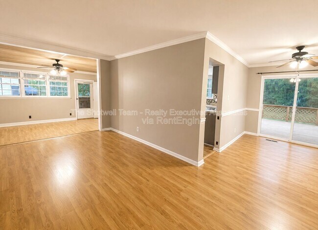 Building Photo - 11104 Hughlan Dr