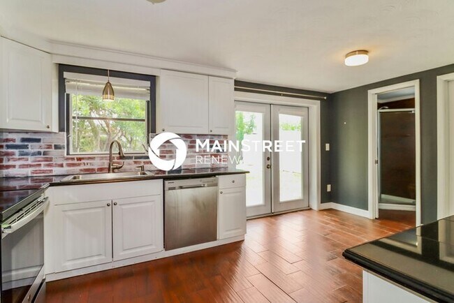 Building Photo - 3 Bedroom Pet-Friendly Home in Holiday, FL with Main Street Renewal