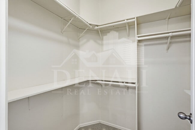 Building Photo - 584 N Highlands Grove Ln