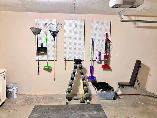 Building Photo - Newly Renovated Close to Intel