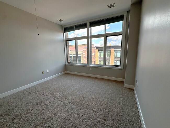 Building Photo - 7220 W Bonfils Pl