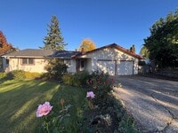 Building Photo - Spacious 4 bedroom 2 bath Home in North Al...