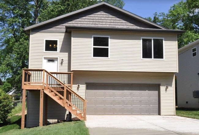 Building Photo - 252 Seminole St