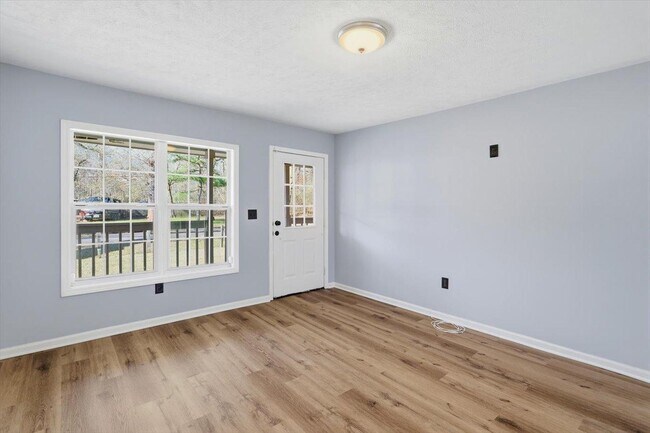 Building Photo - 936 Jenkins St