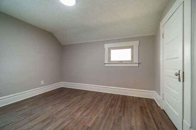 Building Photo - 810 Miller Ave