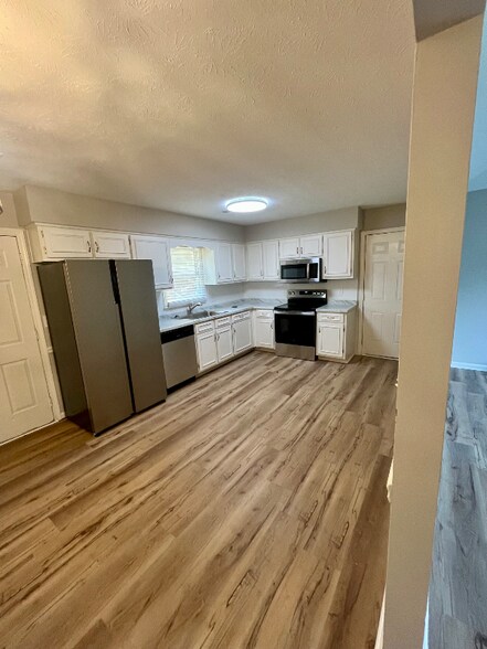 Building Photo - 6954 Cove Cir