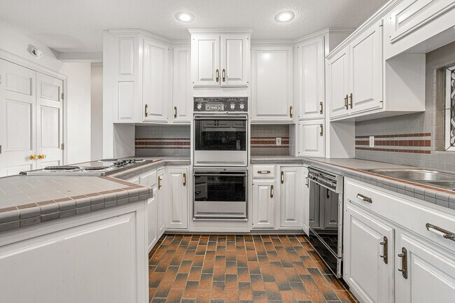 Building Photo - 274 Elkins Rd