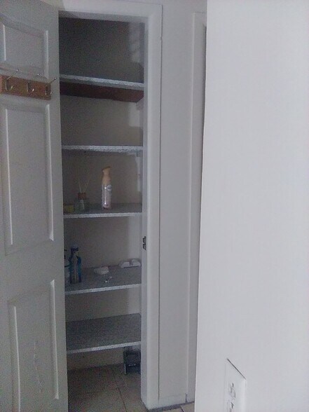 Building Photo - 516 Lincoln Hwy