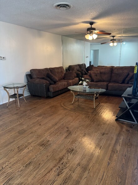 Building Photo - 40781 Acacia E Ave