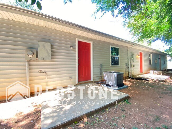 Building Photo - 221 Quintas Ave