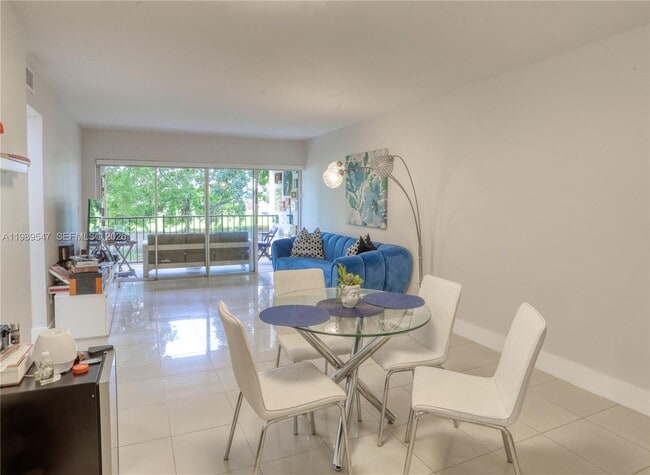 Building Photo - 9170 Fontainebleau Blvd