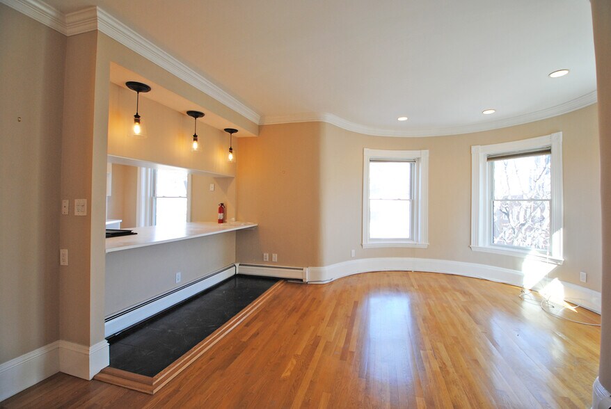 Building Photo - 33 Longwood Ave