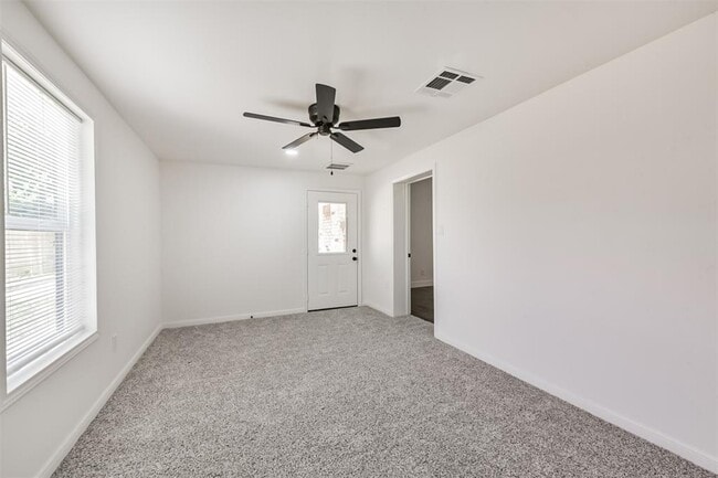 Building Photo - 210 Gentilly Dr