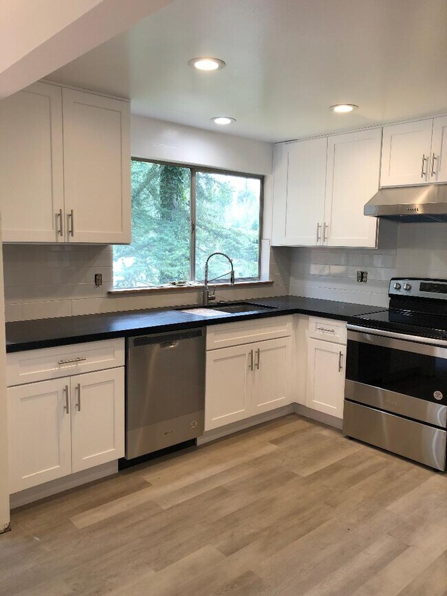 Kitchken - 112 165th Ave NE