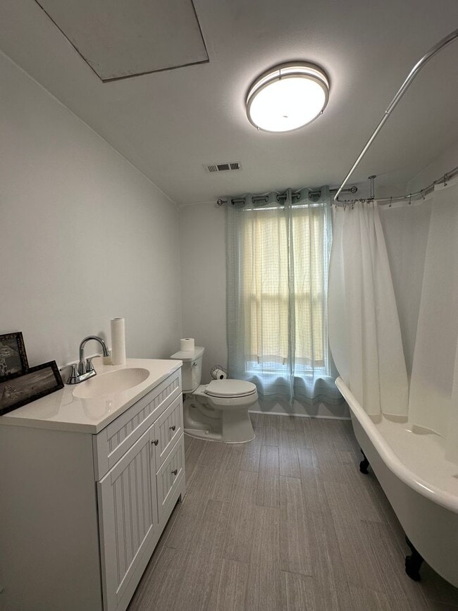 Building Photo - Historic 3 Bed 2 Bath Home in Downtown Was...