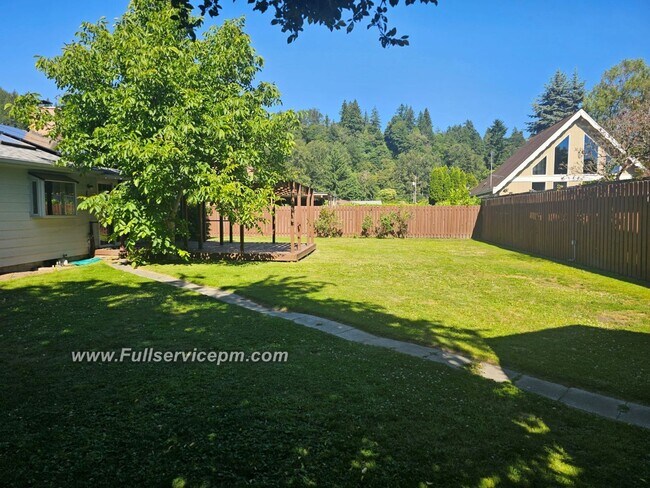 Building Photo - Home sweet home-You need to check this wonderful home out!!