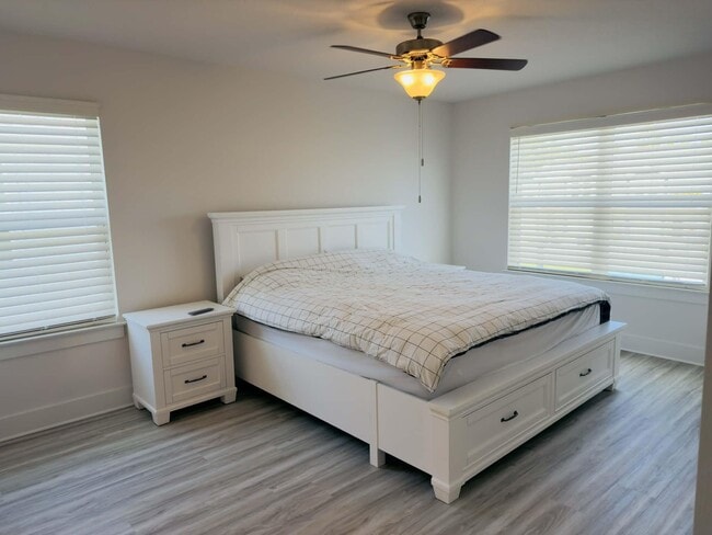 Building Photo - 40 Hawk St