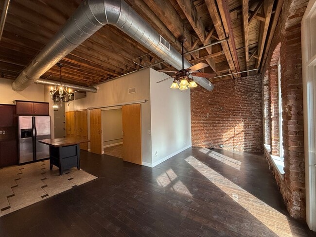 Primary Photo - Bonnie Jean Flats