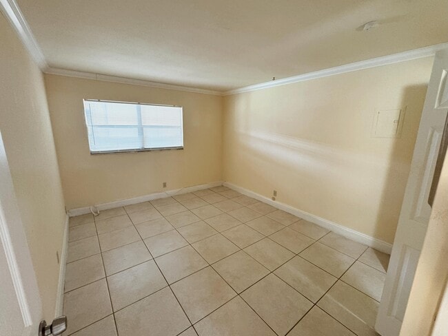 Building Photo - 301 Seville Dr
