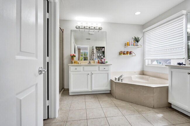 Building Photo - 8876 Sandy Crest Ln