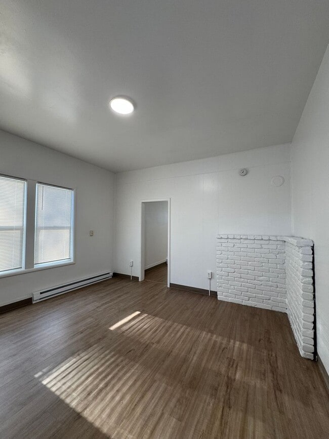 Building Photo - Remodeled 2-Bedroom Home on Oversized Lot