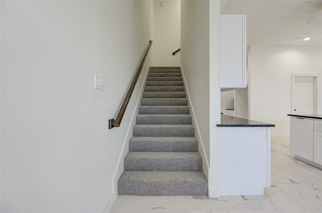 Building Photo - 2920 El Fenice Ln