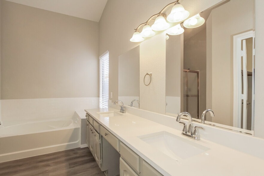 Building Photo - 11205 W Sunflower Pl