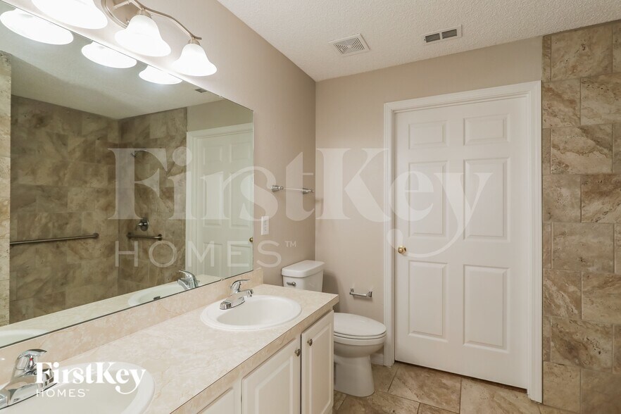 Building Photo - 2047 Eclipse Dr