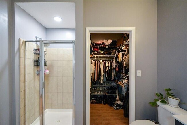 Building Photo - 400 17th St NW