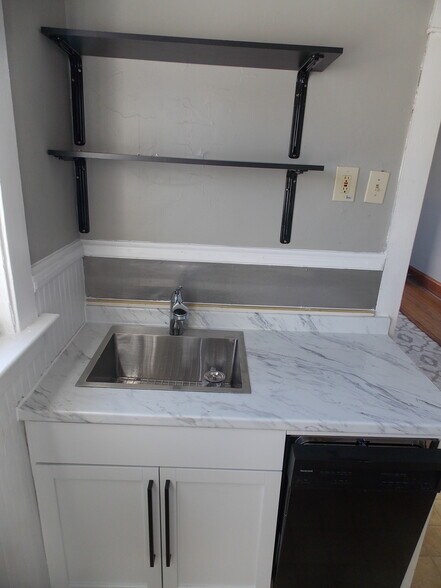 Building Photo - 3611 Maple St