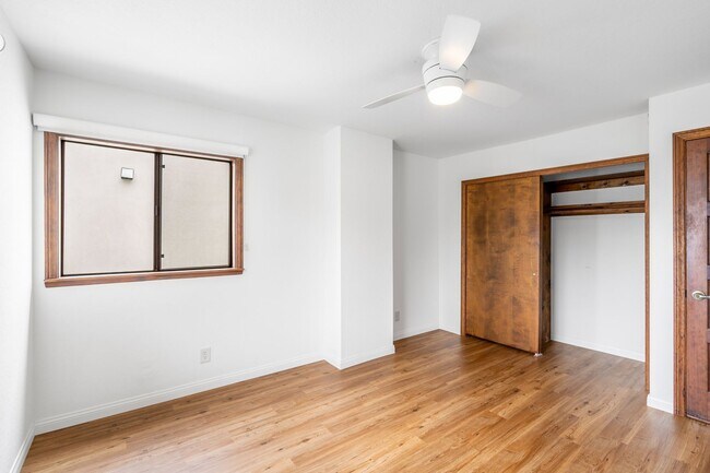Building Photo - 472 36th St