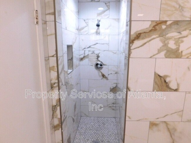 Building Photo - 4850 Lehigh Dr