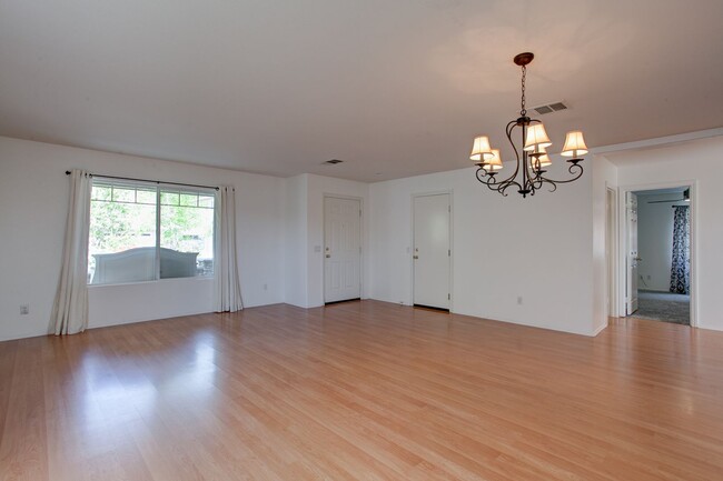 Building Photo - Beautiful 5 Bedroom Home (1 Downstairs) with VIEWS