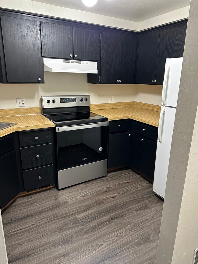 Kitchen - 701 Tyler St NE