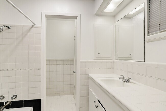 Building Photo - 229 Westmoreland St