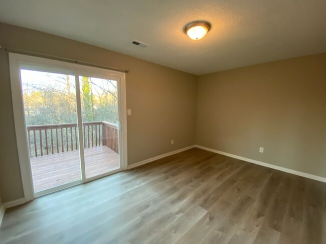 Building Photo - Newly renovated two-bedroom home in Charlotte