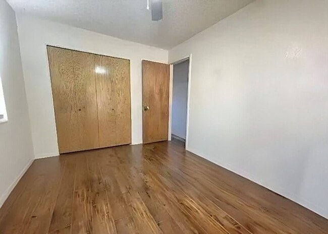 Building Photo - 2045 S 14th Ave