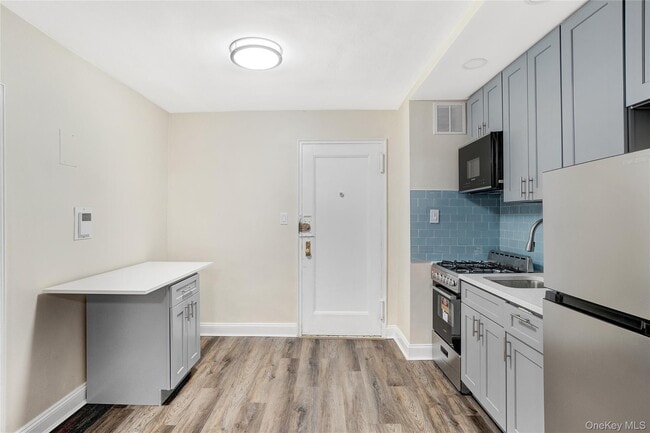 Building Photo - 105-24 64th Rd